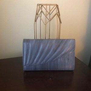 Vintage Magnet Close Hand Clutch